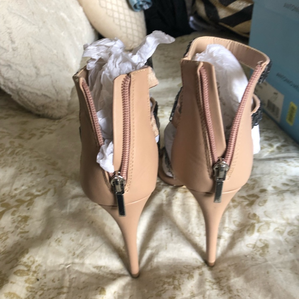 Shoes - Picture 4 of 5